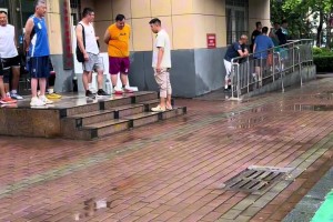 男人之间的快乐其实很简单...